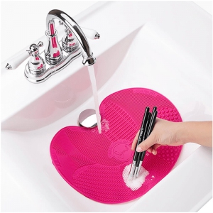 Sigma-Spa-Brush-Cleaning-Mat-Pink